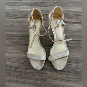 Beautiful Michael Kors gold glitter open toe strappy sandal heel
